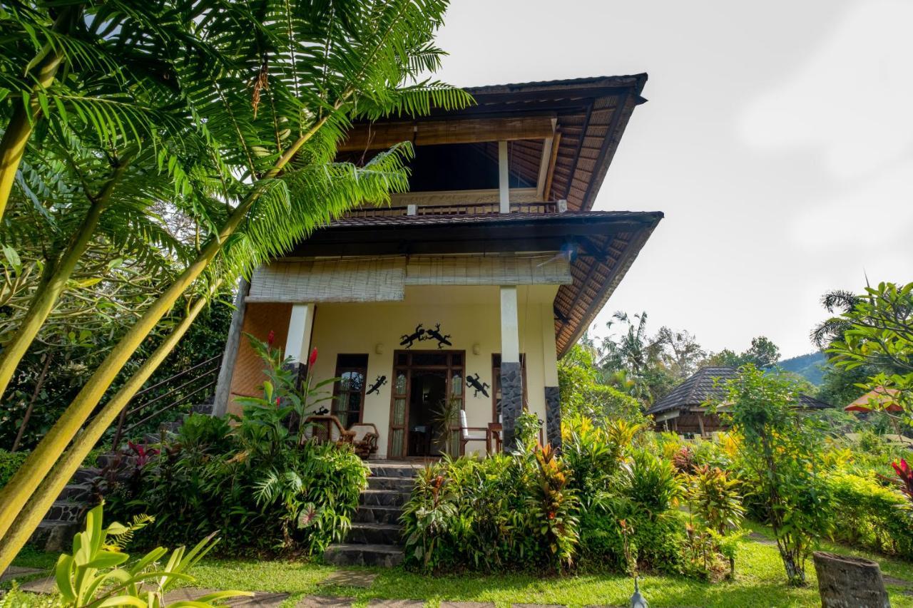 Villa Manuk Singaraja Buitenkant foto
