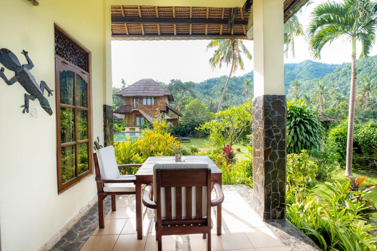 Villa Manuk Singaraja Buitenkant foto