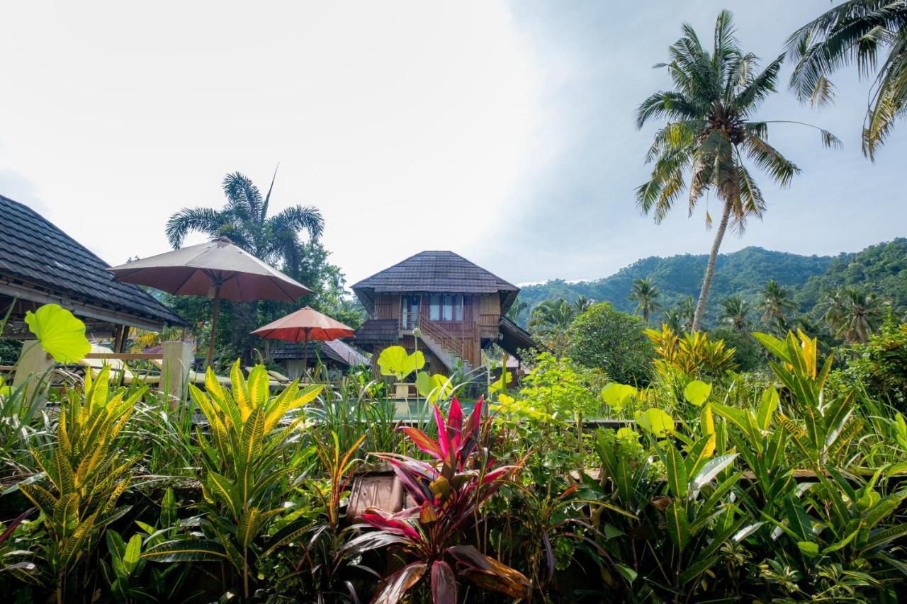 Villa Manuk Singaraja Buitenkant foto